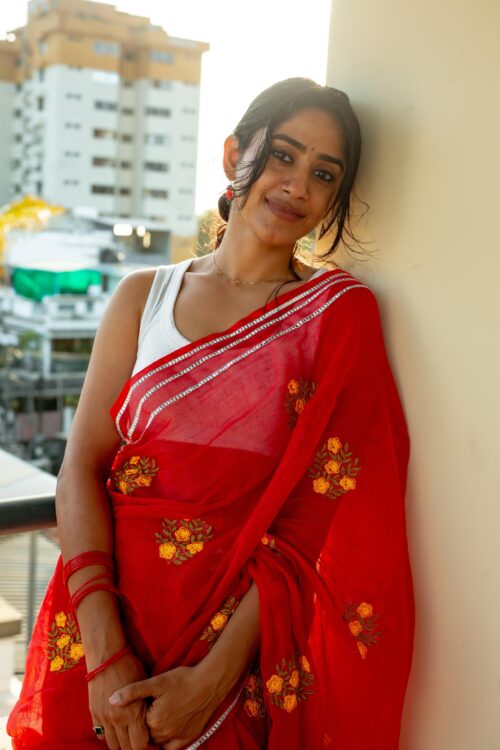 Red Mul Cotton Floral Embroidered Saree