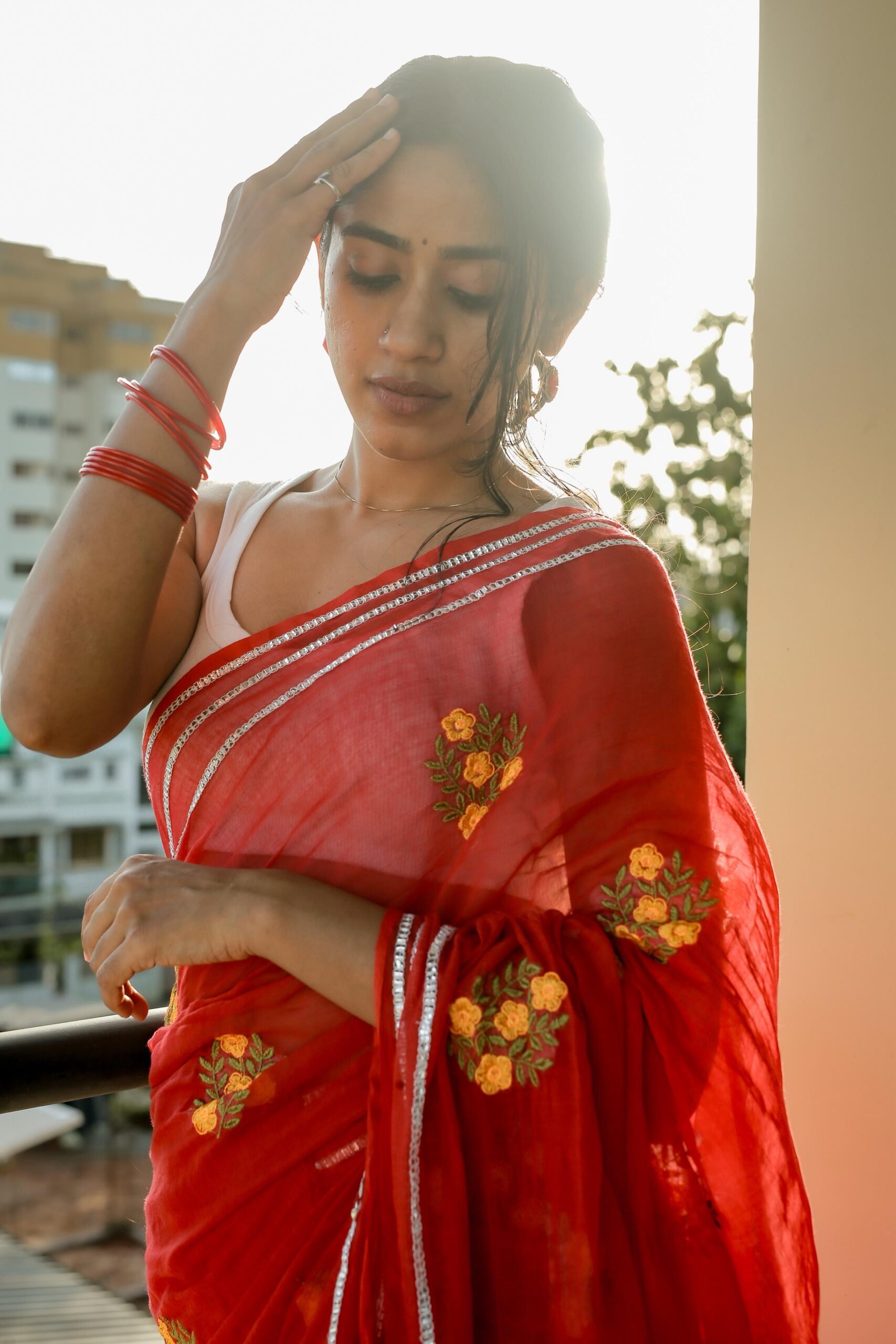 Red Mul Cotton Floral Embroidered Saree - Image 4