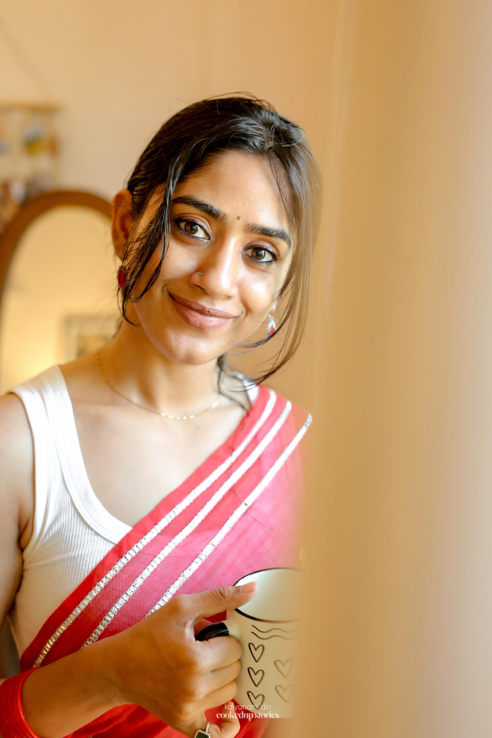 Red Mul Cotton Floral Embroidered Saree - Image 6