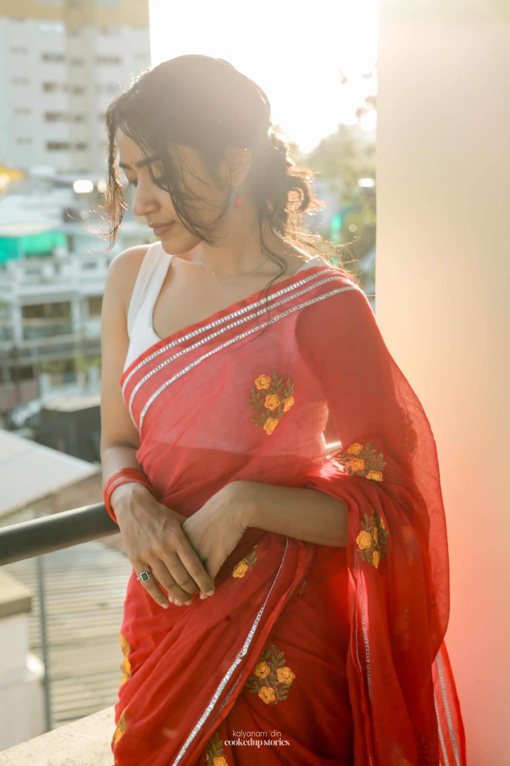 Red Mul Cotton Floral Embroidered Saree - Image 8