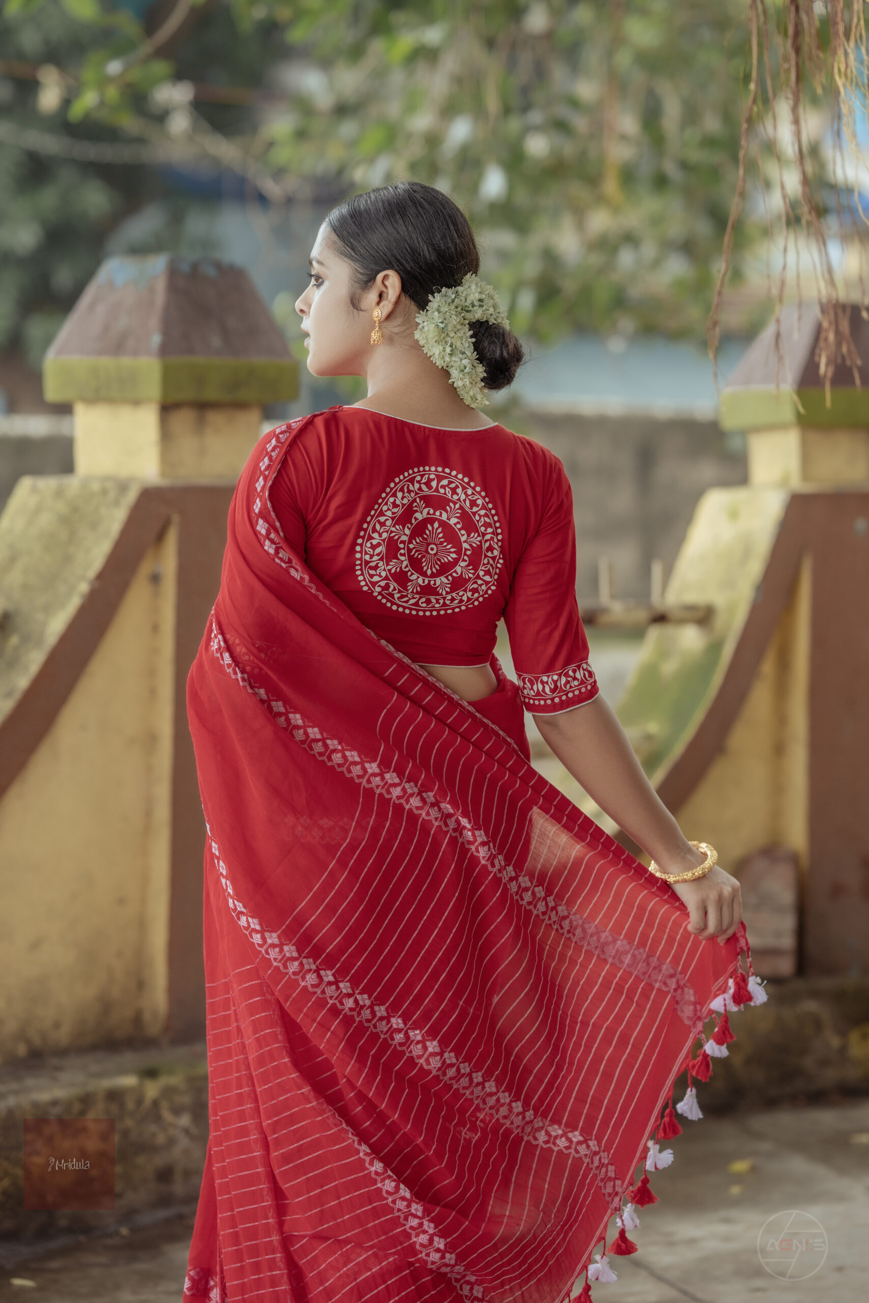 Nandini Mul Cotton Woven Threadwork Saree - Image 4